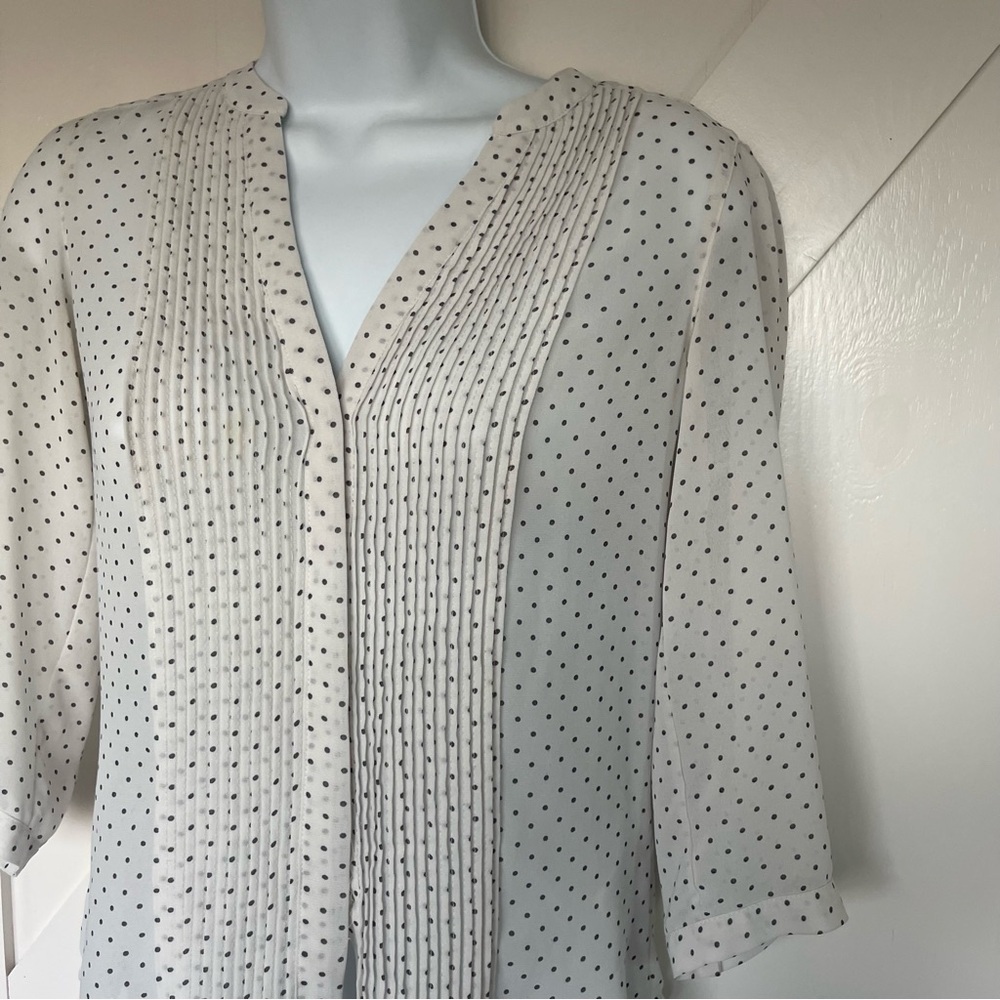 H&M cream polka dot size 2 button down blouse